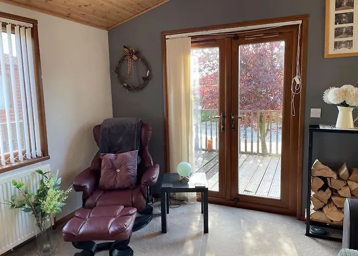 Squirrel Lodge Slps 4 - Close To York - Parking